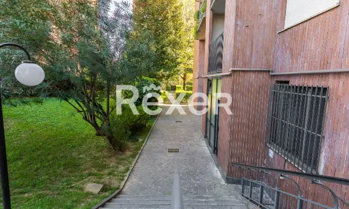 Rexer-Milano-Luminoso-ultimo-piano-con-balconata-pronto-da-abitare-Altro