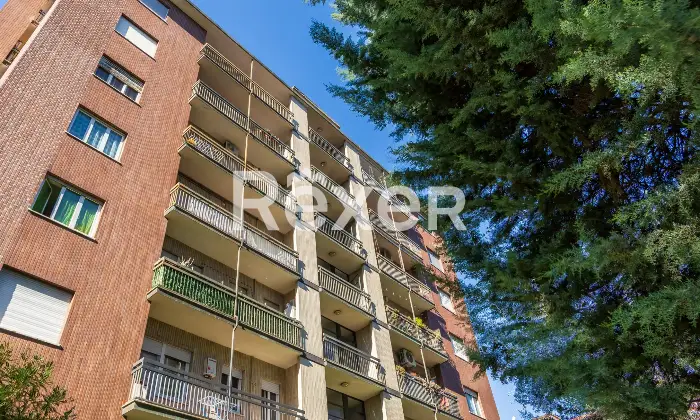 Rexer-Milano-Luminoso-ultimo-piano-con-balconata-pronto-da-abitare-Altro