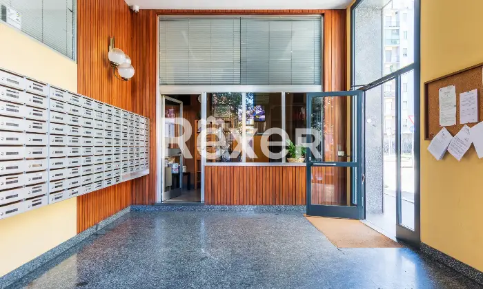 Rexer-Milano-Luminoso-ultimo-piano-con-balconata-pronto-da-abitare-Altro