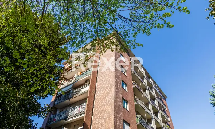 Rexer-Milano-Luminoso-ultimo-piano-con-balconata-pronto-da-abitare-Altro