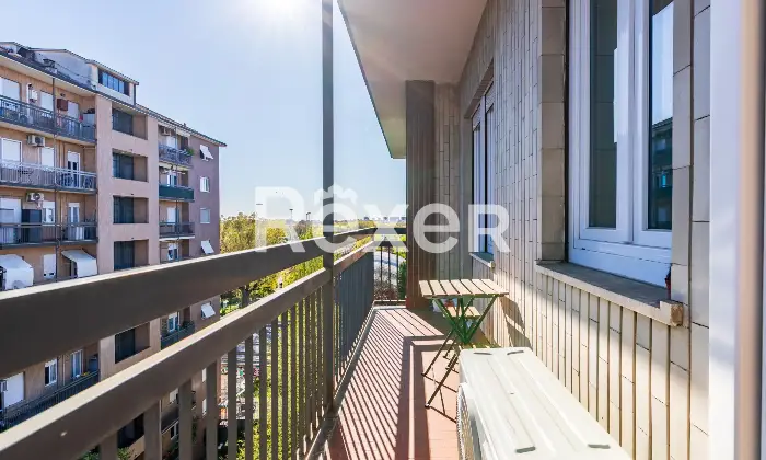 Rexer-Milano-Luminoso-ultimo-piano-con-balconata-pronto-da-abitare-Altro