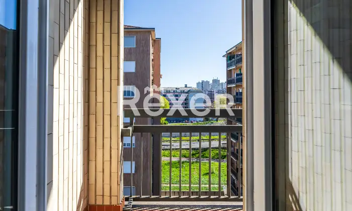 Rexer-Milano-Luminoso-ultimo-piano-con-balconata-pronto-da-abitare-Altro