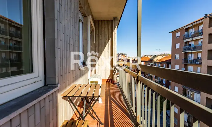 Rexer-Milano-Luminoso-ultimo-piano-con-balconata-pronto-da-abitare-Altro