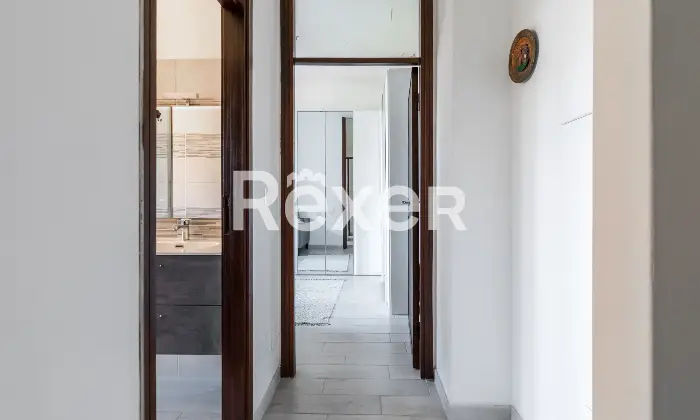 Rexer-Milano-Luminoso-ultimo-piano-con-balconata-pronto-da-abitare-Altro