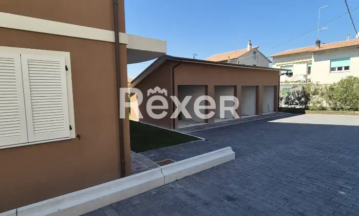 Rexer-Cingoli-Intero-edificio-in-vendita-in-via-Gioacchino-Rossini-a-Strada-Cingoli-Altro