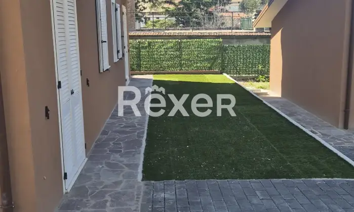 Rexer-Cingoli-Intero-edificio-in-vendita-in-via-Gioacchino-Rossini-a-Strada-Cingoli-Altro