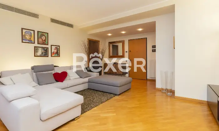 Rexer-Barlassina-Prestigioso-appartamento-con-terrazzino-Altro