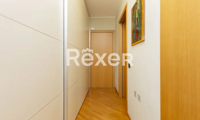 Rexer-Barlassina-Prestigioso-appartamento-con-terrazzino-Altro