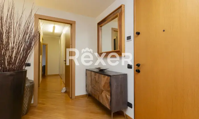 Rexer-Barlassina-Prestigioso-appartamento-con-terrazzino-Altro