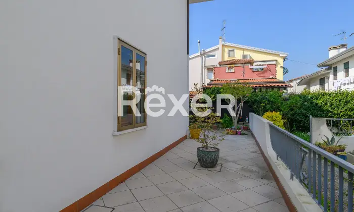 Rexer-Abano-Terme-Porzione-di-Trifamilaire-con-scoperto-privato-Altro