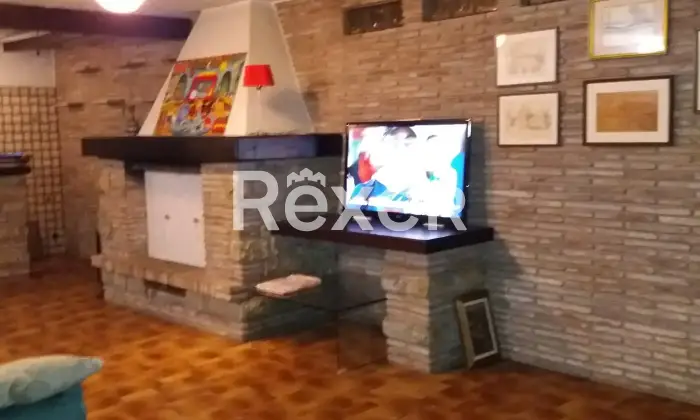 Rexer-Castelnuovo-Rangone-In-Vendita-Ampia-Soluzione-su-Due-Livelli-con-Giardino-e-Garage-Altro