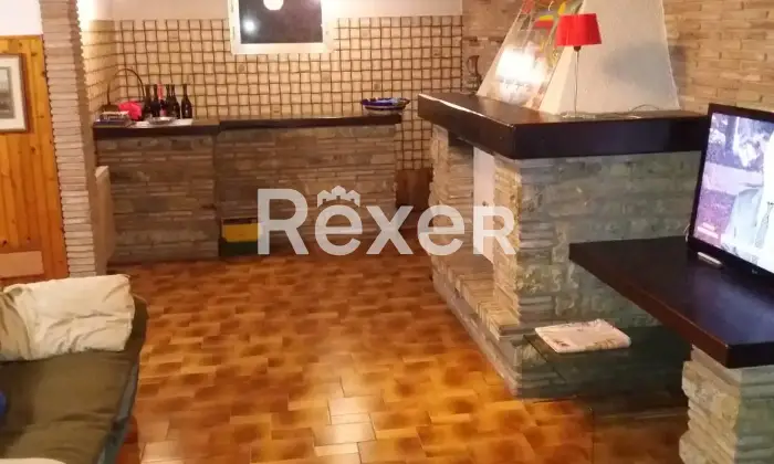 Rexer-Castelnuovo-Rangone-In-Vendita-Ampia-Soluzione-su-Due-Livelli-con-Giardino-e-Garage-Altro