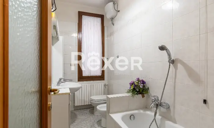 Rexer-Bologna-Centro-via-Mascarella-appartamento-con-terrazzo-e-soffitta-Altro
