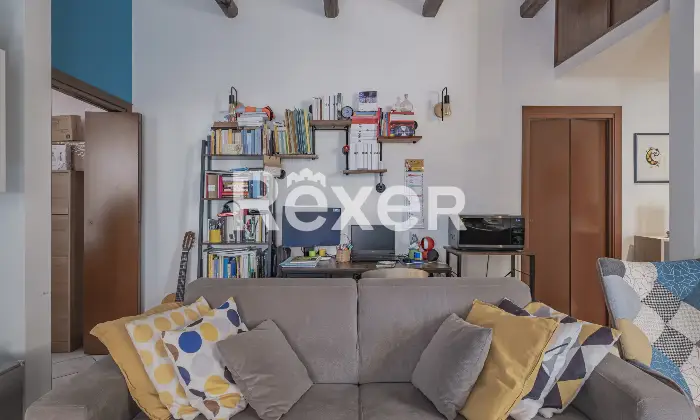 Rexer-Roma-CENTOCELLE-VIA-DEGLI-OLIVI-SECONDO-PIANO-SENZA-ASCENSORE-Altro