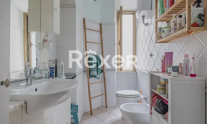 Rexer-Roma-CENTOCELLE-VIA-DEGLI-OLIVI-SECONDO-PIANO-SENZA-ASCENSORE-Altro