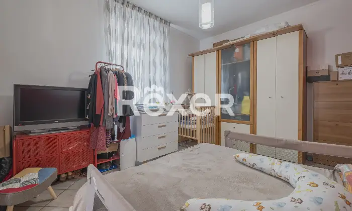 Rexer-Roma-CENTOCELLE-VIA-DEGLI-OLIVI-SECONDO-PIANO-SENZA-ASCENSORE-Altro