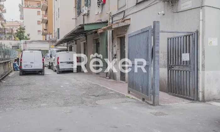 Rexer-Roma-CENTOCELLE-VIA-DEGLI-OLIVI-SECONDO-PIANO-SENZA-ASCENSORE-Altro