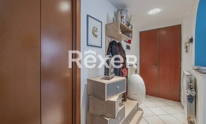 Rexer-Roma-CENTOCELLE-VIA-DEGLI-OLIVI-SECONDO-PIANO-SENZA-ASCENSORE-Altro