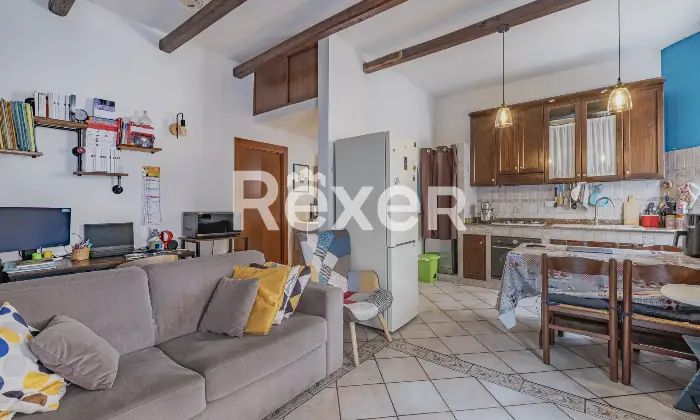 Rexer-Roma-CENTOCELLE-VIA-DEGLI-OLIVI-SECONDO-PIANO-SENZA-ASCENSORE-Altro