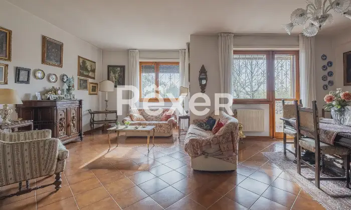 Rexer-Roma-Talenti-in-comprensorio-elegante-immerso-nel-verde-Altro