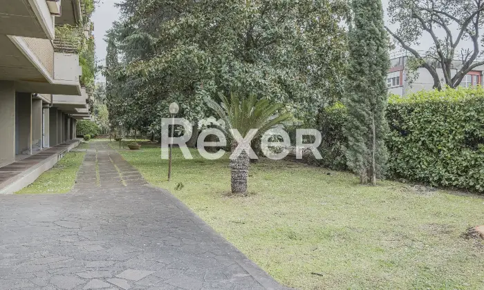 Rexer-Roma-Talenti-in-comprensorio-elegante-immerso-nel-verde-Altro