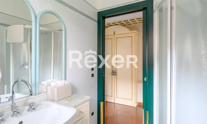 Rexer-Venezia-Elegante-appartamento-con-ampie-terrazze-garage-e-posto-auto-Altro