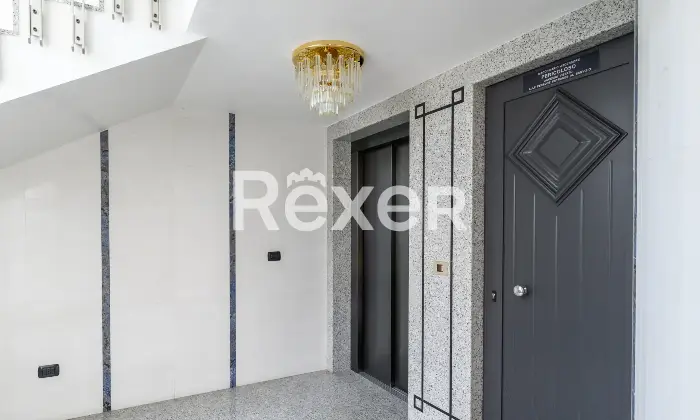 Rexer-Venezia-Elegante-appartamento-con-ampie-terrazze-garage-e-posto-auto-Altro