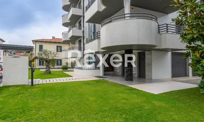 Rexer-Venezia-Ampio-appartamento-con-ampie-terrazze-garage-doppio-e-posti-auto-Altro
