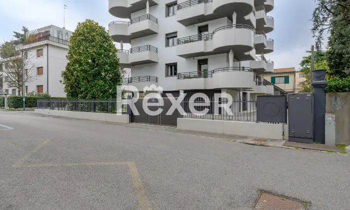 Rexer-Venezia-Elegante-appartamento-con-ampie-terrazze-garage-e-posto-auto-Altro