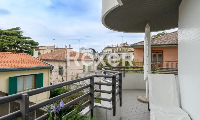Rexer-Venezia-Elegante-appartamento-con-ampie-terrazze-garage-e-posto-auto-Altro
