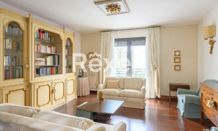 Rexer-Venezia-Elegante-appartamento-con-ampie-terrazze-garage-e-posto-auto-Altro