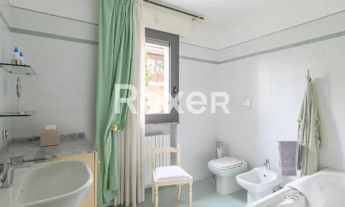 Rexer-Venezia-Elegante-appartamento-con-ampie-terrazze-garage-e-posto-auto-Altro