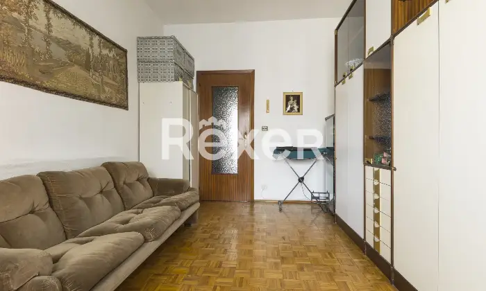 Rexer-Torino-Ampio-appartamento-con-box-auto-Altro