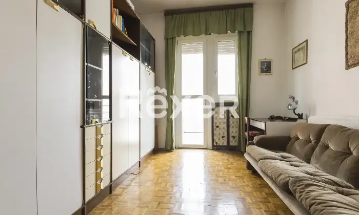 Rexer-Torino-Ampio-appartamento-con-box-auto-Altro