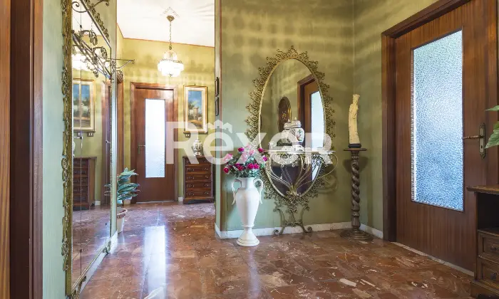 Rexer-Torino-Ampio-appartamento-con-box-auto-Altro