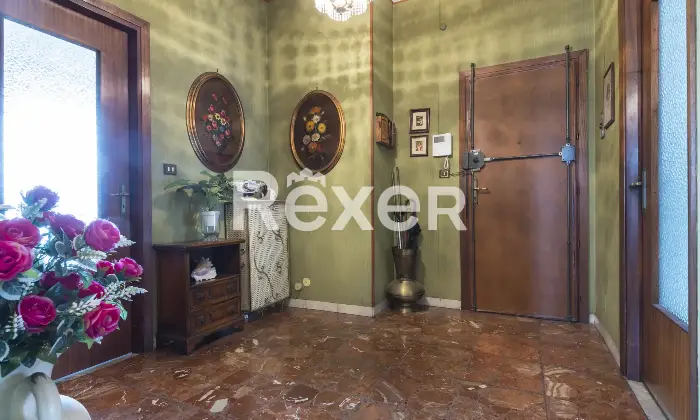 Rexer-Torino-Ampio-appartamento-con-box-auto-Altro