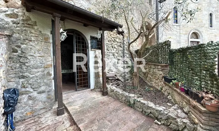 Rexer-Montecampano-Appartamento-su-due-livelli-con-cortile-Altro