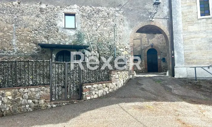 Rexer-Montecampano-Appartamento-su-due-livelli-con-cortile-Altro