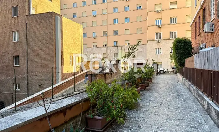 Rexer-Roma-Appartamento-con-portineria-Altro