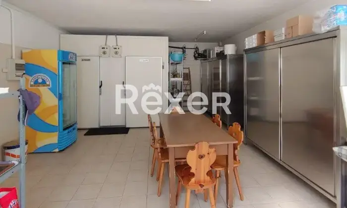 Rexer-Pieve-del-Grappa-Locale-commerciale-in-vendita-in-Via-San-Liberale-a-Pieve-del-Grappa-Altro