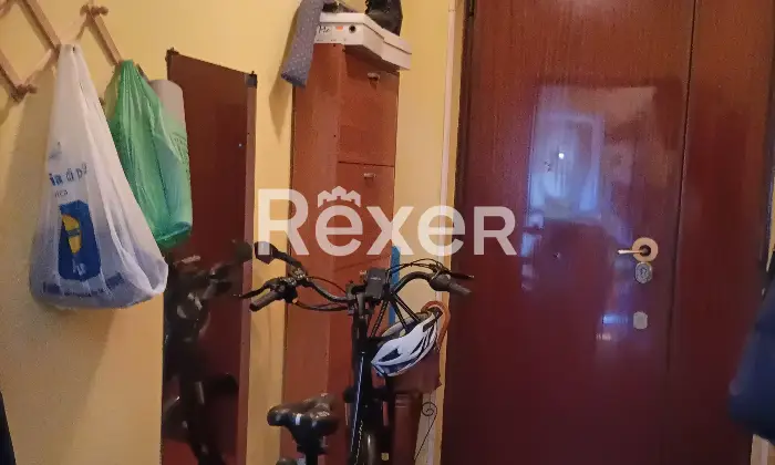 Rexer-Cerveteri-Spazioso-appartamento-su-due-piani-con-giardino-balcone-camino-Ingresso