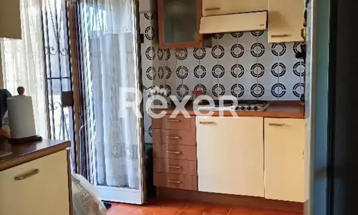 Rexer-Cerveteri-Spazioso-appartamento-su-due-piani-con-giardino-balcone-camino-Cucina