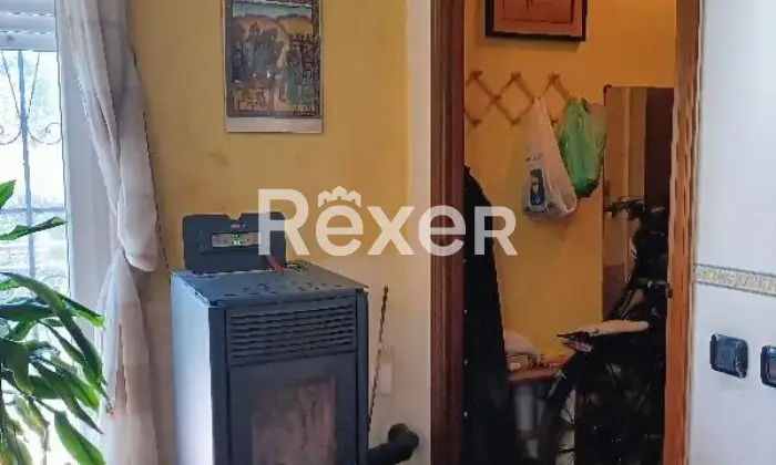 Rexer-Cerveteri-Spazioso-appartamento-su-due-piani-con-giardino-balcone-camino-Salone