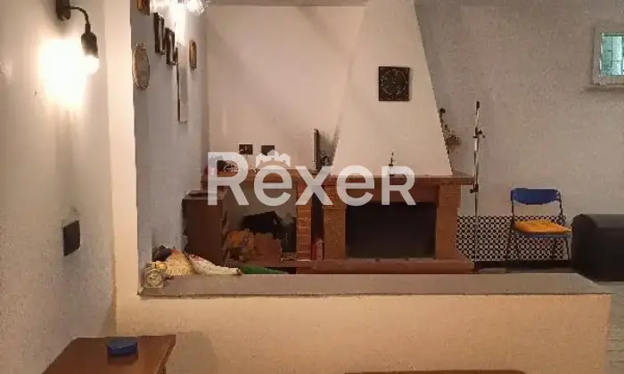 Rexer-Cerveteri-Spazioso-appartamento-su-due-piani-con-giardino-balcone-camino-Taverna