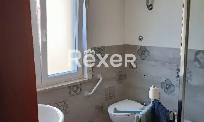 Rexer-Cerveteri-Spazioso-appartamento-su-due-piani-con-giardino-balcone-camino-Bagno