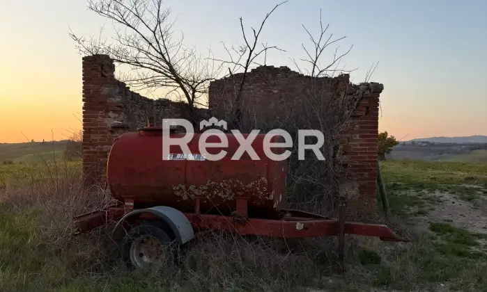 Rexer-Asciano-Rudere-tra-le-colline-senesi-Dpendance