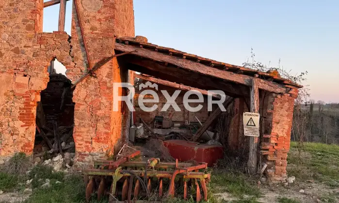 Rexer-Asciano-Rudere-tra-le-colline-senesi-Fabbricato-rurale