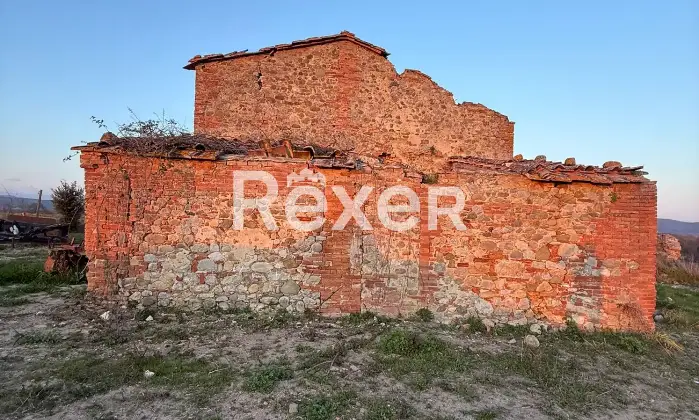 Rexer-Asciano-Rudere-tra-le-colline-senesi-Fabbricato-rurale