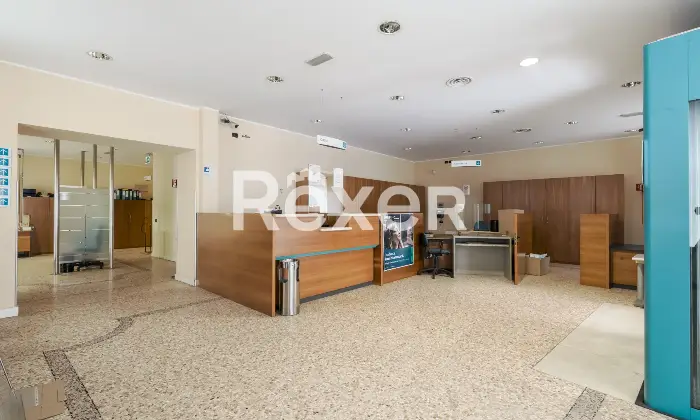 Rexer-Brescia-Ex-filiale-bancaria-a-su-due-livelli-con-box-auto-nel-centro-storico-Altro