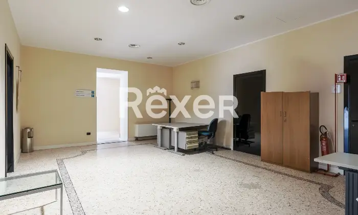 Rexer-Brescia-Ex-filiale-bancaria-a-su-due-livelli-con-box-auto-nel-centro-storico-Altro